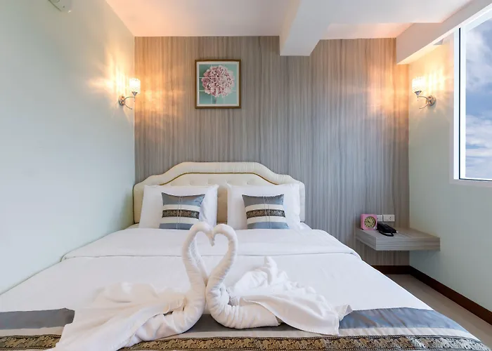 Hotel Roomquest Suvarnabhumi Airport Romklao Soi 6 3*
