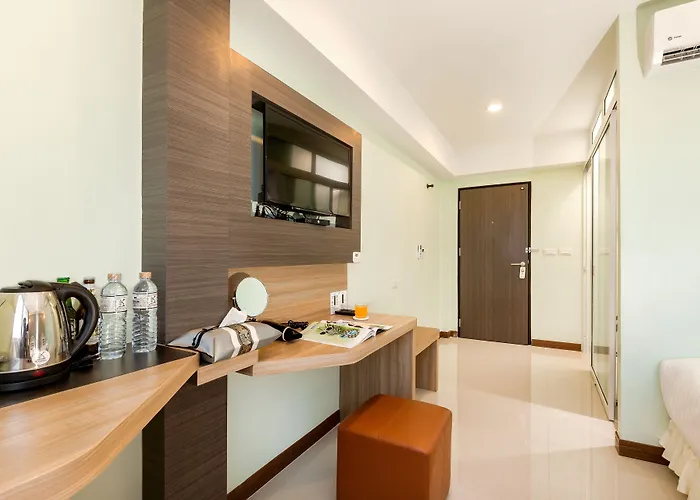 Roomquest Suvarnabhumi Airport Romklao Soi 6 3*