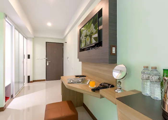 Hotel Roomquest Suvarnabhumi Airport Romklao Soi 6 3*