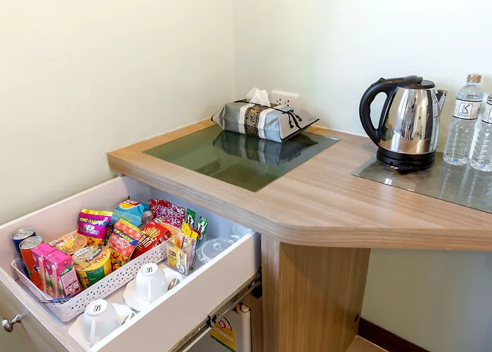 Hotel Roomquest Suvarnabhumi Airport Romklao Soi 6