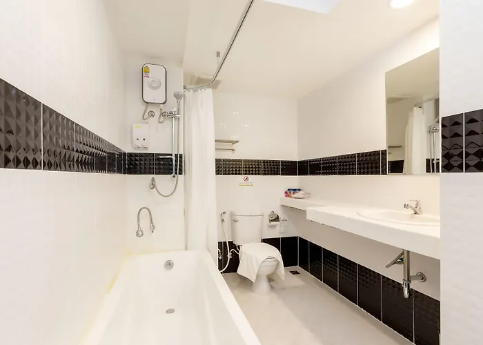 Roomquest Suvarnabhumi Airport Romklao Soi 6 3*
