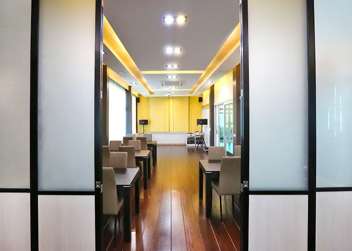 Roomquest Suvarnabhumi Airport Romklao Soi 6 3* Bangkok
