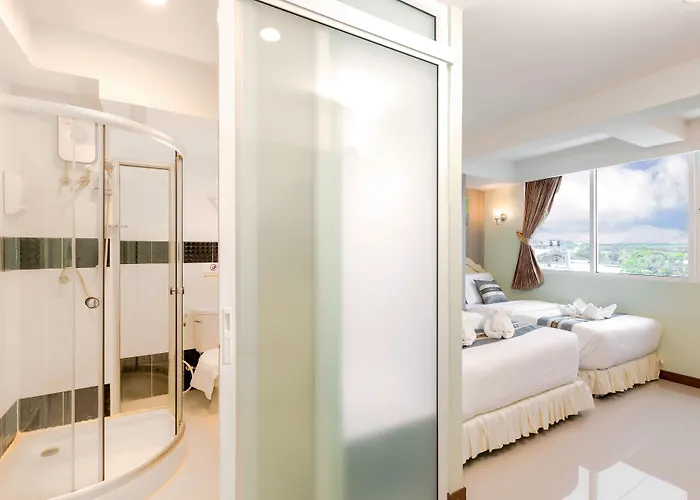 Roomquest Suvarnabhumi Airport Romklao Soi 6 3* Bangkok