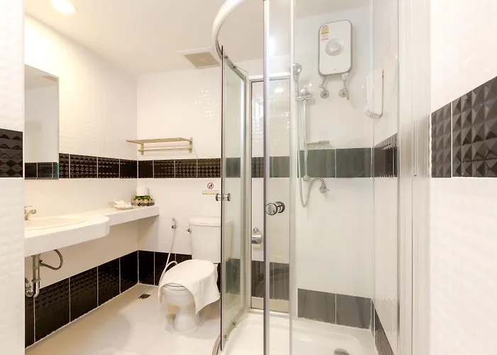 Roomquest Suvarnabhumi Airport Romklao Soi 6 3* Bangkok