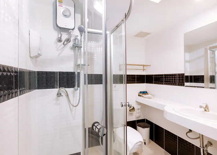 Hotel Roomquest Suvarnabhumi Airport Romklao Soi 6 3*