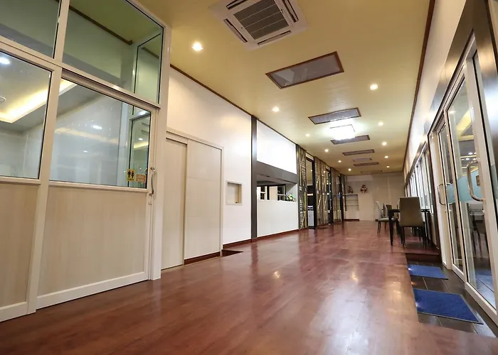 Roomquest Suvarnabhumi Airport Romklao Soi 6