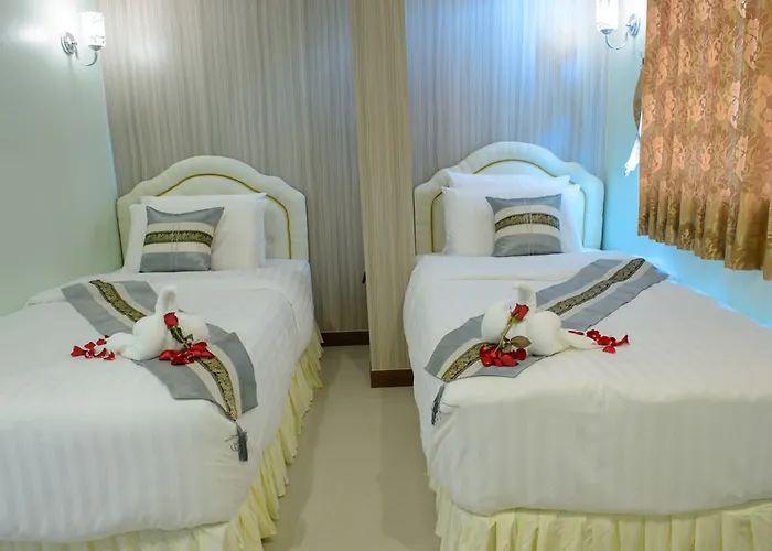 Hotel Roomquest Suvarnabhumi Airport Romklao Soi 6 3*