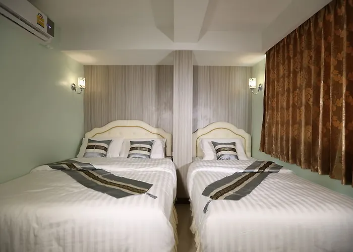 Roomquest Suvarnabhumi Airport Romklao Soi 6 3* Bangkok