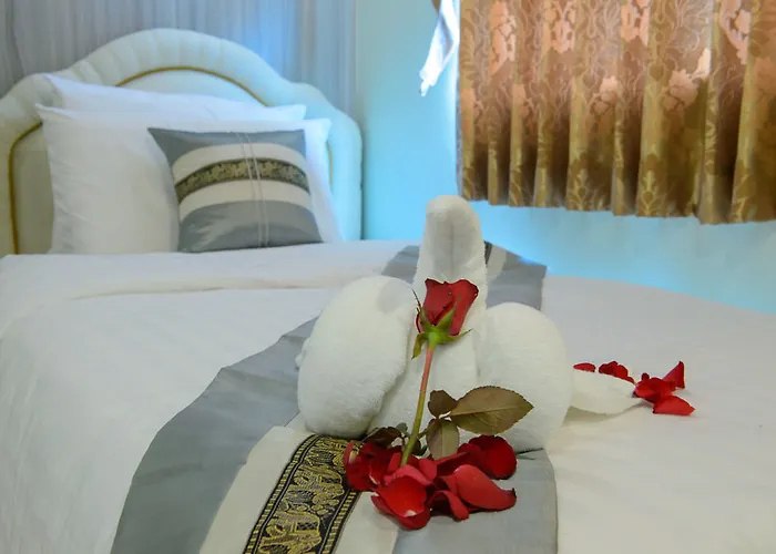 Hotel Roomquest Suvarnabhumi Airport Romklao Soi 6 3*