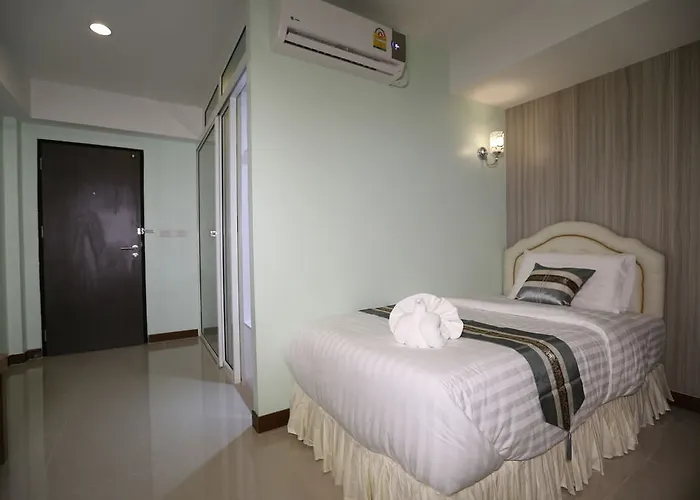 Roomquest Suvarnabhumi Airport Romklao Soi 6 3* Bangkok